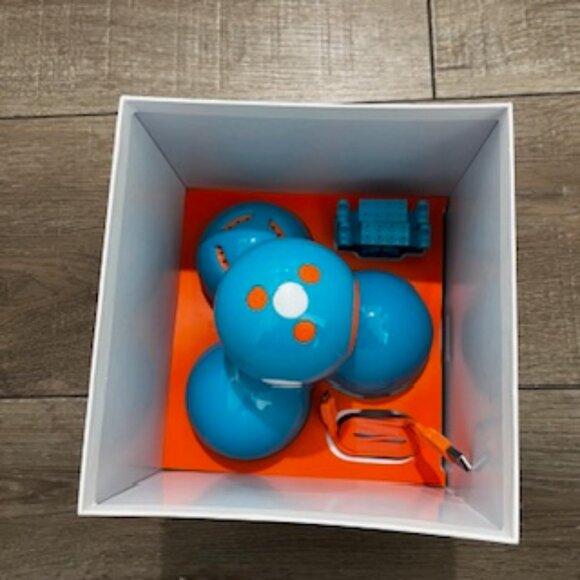 Wonder Workshop Dash Coding Robot For Kids 6+ - Picture 4 of 11